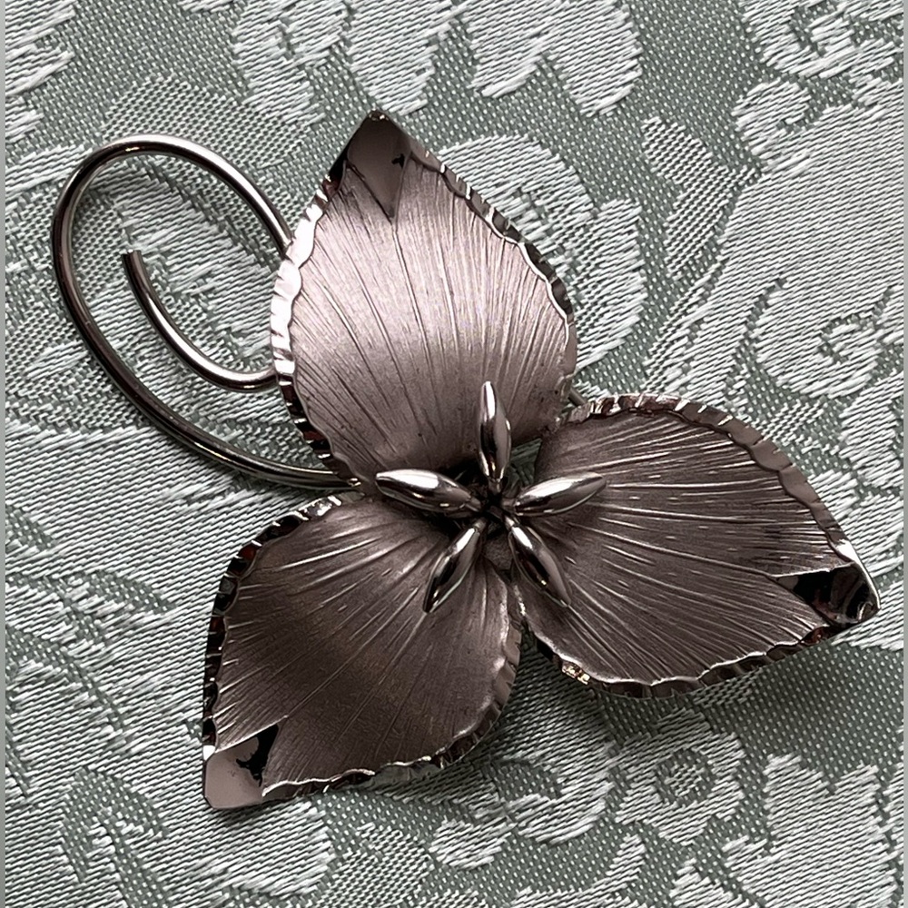 Vintage Bond-Boyd Trillium Sterling Silver Brooch Pin Textured Floral Design